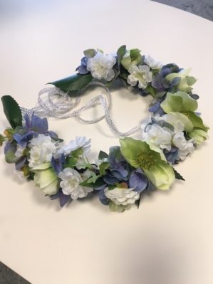 Hårkrans, midsommarkrans, blå himmel